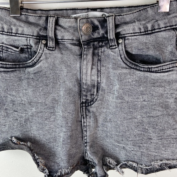✨3/$25✨ Refuge Denim High Rise Gray Jean Shorts - 0 - Picture 2 of 8